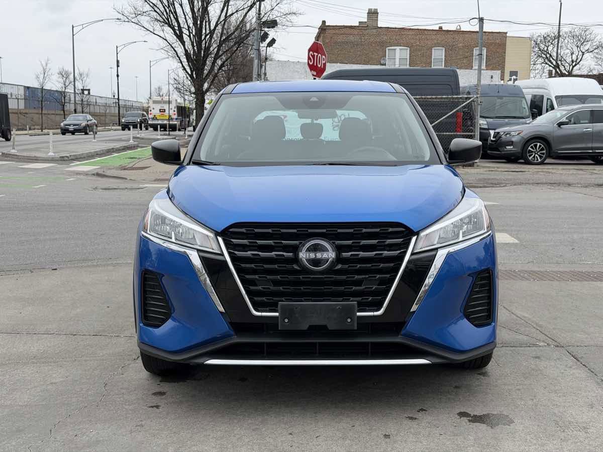 Used 2022 Nissan Kicks S image 2