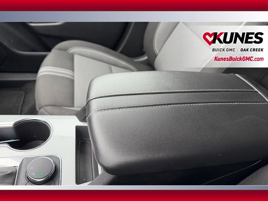 Used 2025 Chevrolet Blazer LT FWD image 19