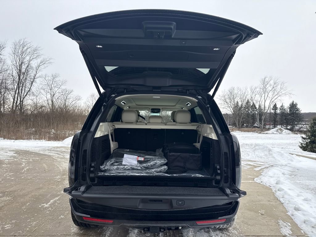 New 2026 Land Rover Range Rover Long Wheelbase SE image 9