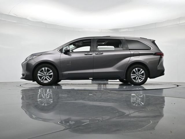 Used 2021 Toyota Sienna Limited FWD image 41