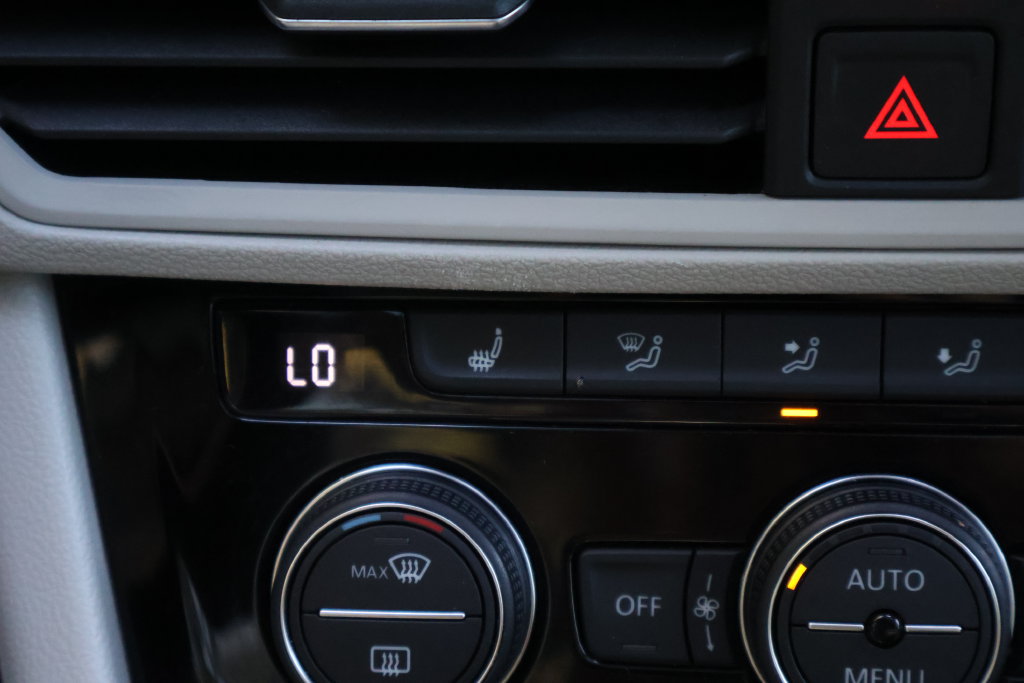 Used 2024 Volkswagen Jetta SE FWD image 19