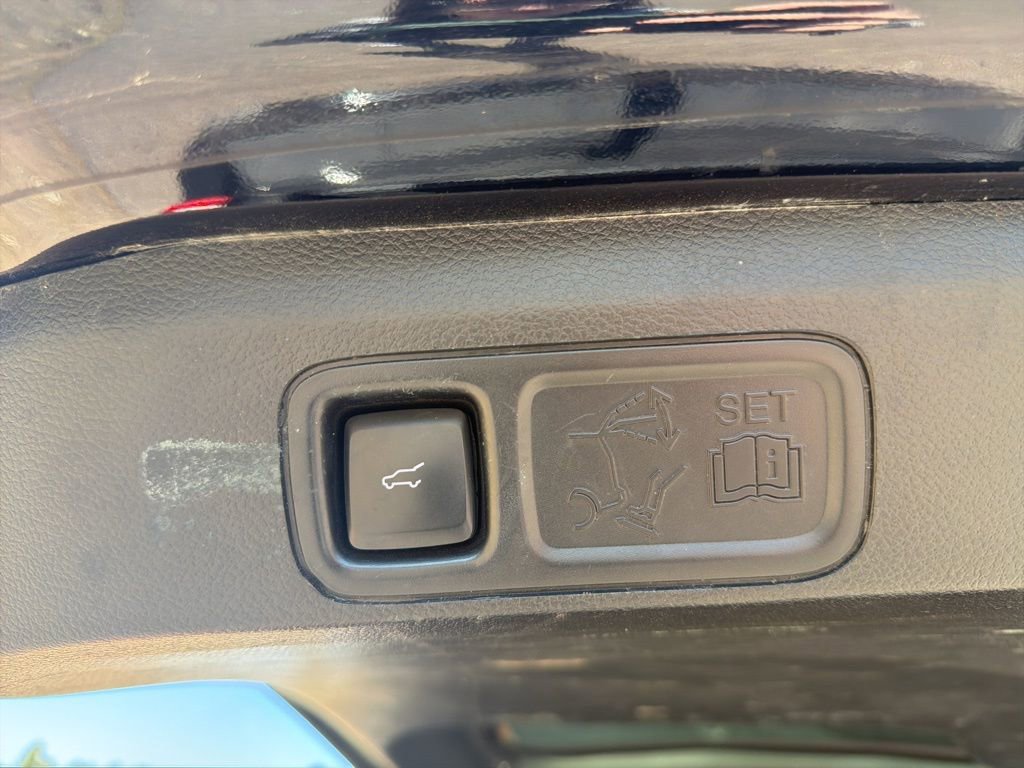 Used 2020 Ford Expedition XLT w/ Equipment Group 202A AWD/4WD image 7