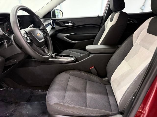 Used 2025 Chevrolet Trax LS w/ Driver Confidence Package FWD image 11