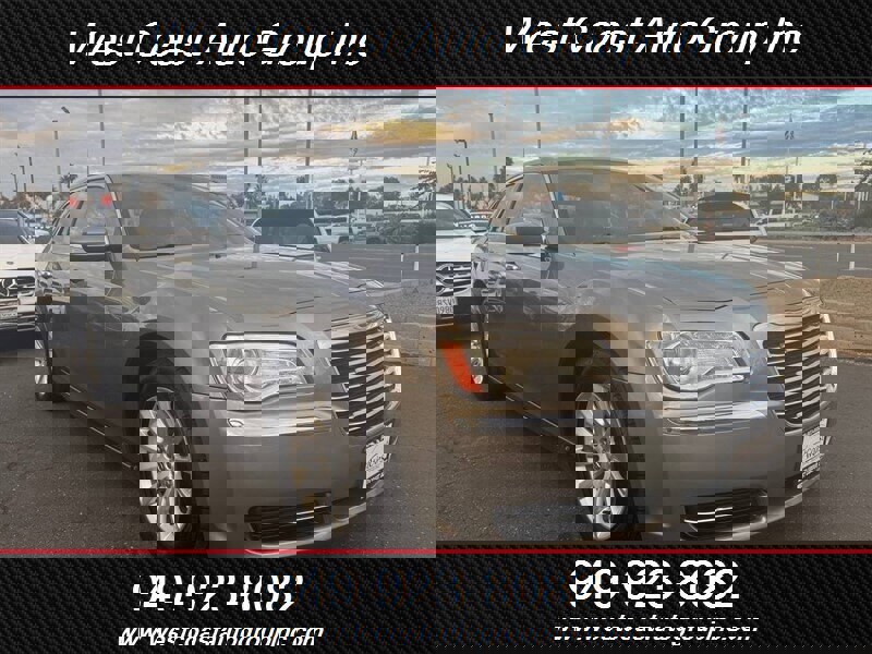 Used 2014 Chrysler 300 image 2