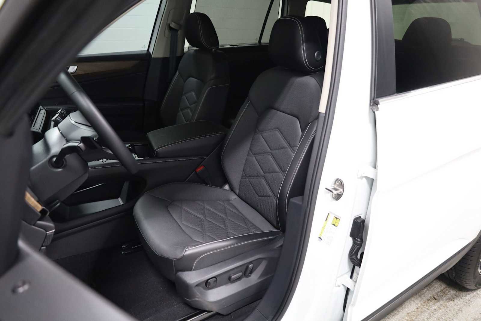 Used 2024 Volkswagen Atlas SE image 5