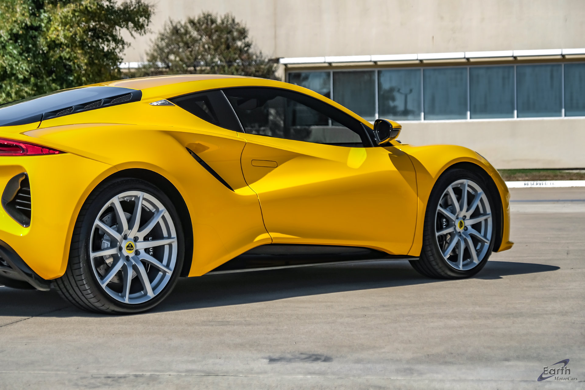 Used 2025 Lotus Emira RWD image 25