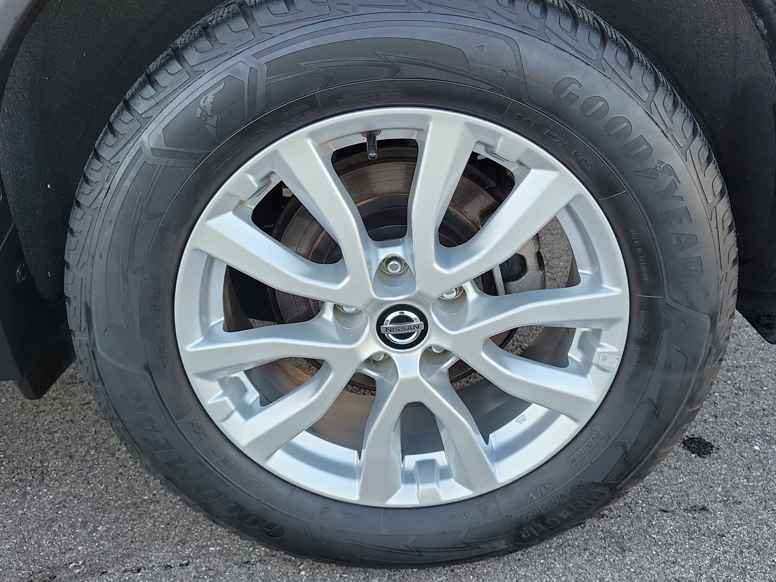 Used 2020 Nissan Rogue S w/ Special Edition Package FWD image 12