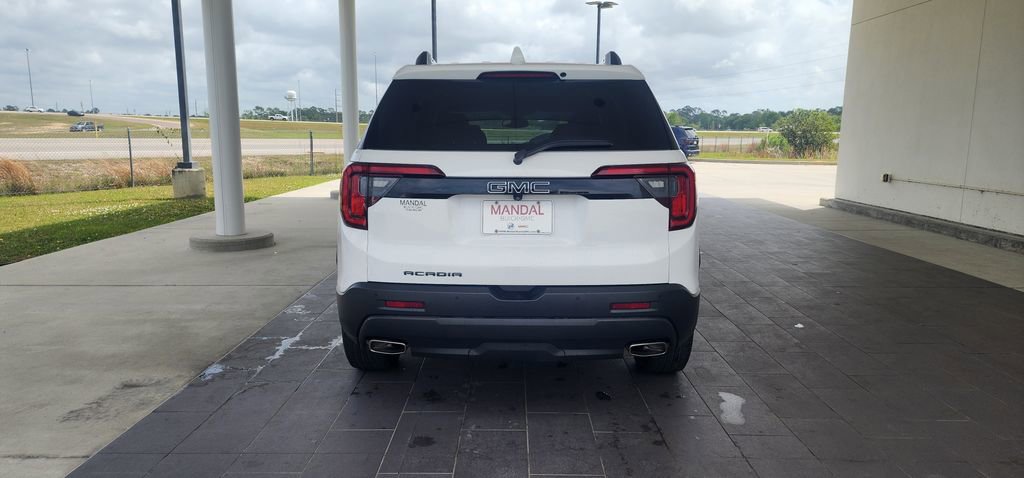 Used 2023 GMC Acadia SLT w/ Elevation Edition image 7