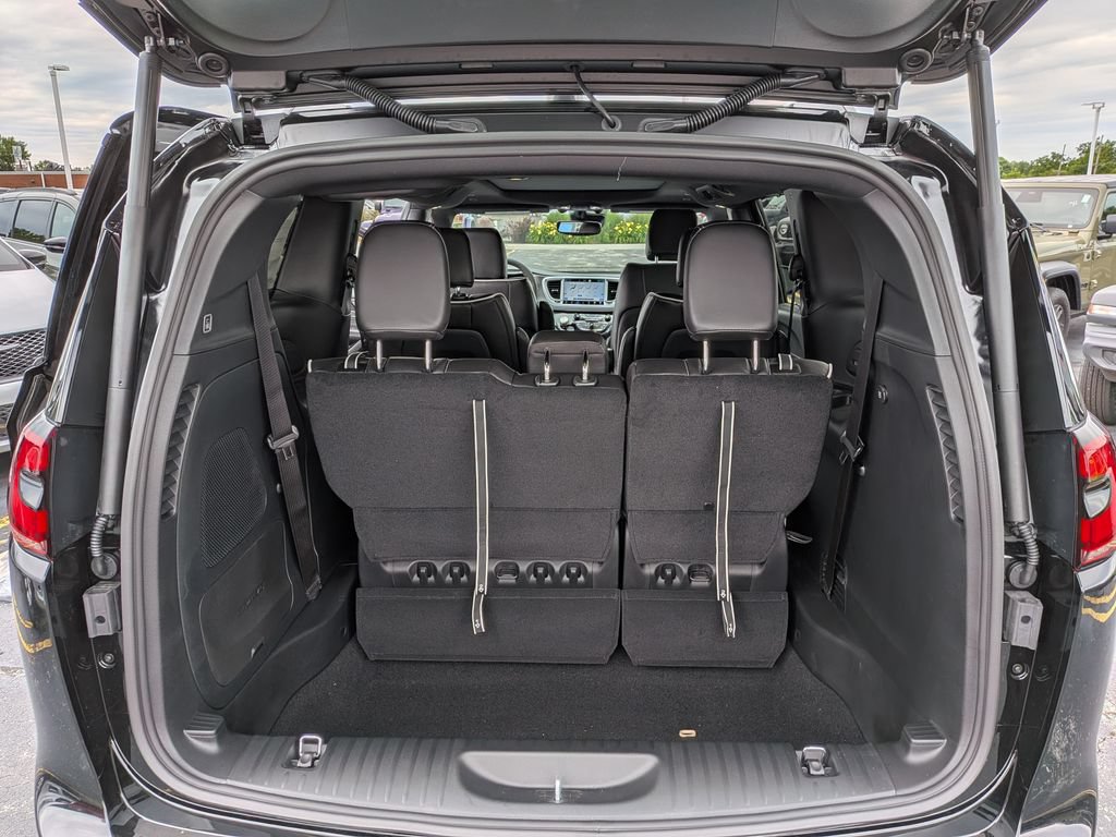 New 2027 Chrysler Pacifica Limited AWD/4WD image 15