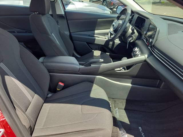 Certified 2025 Hyundai Elantra SE FWD image 29