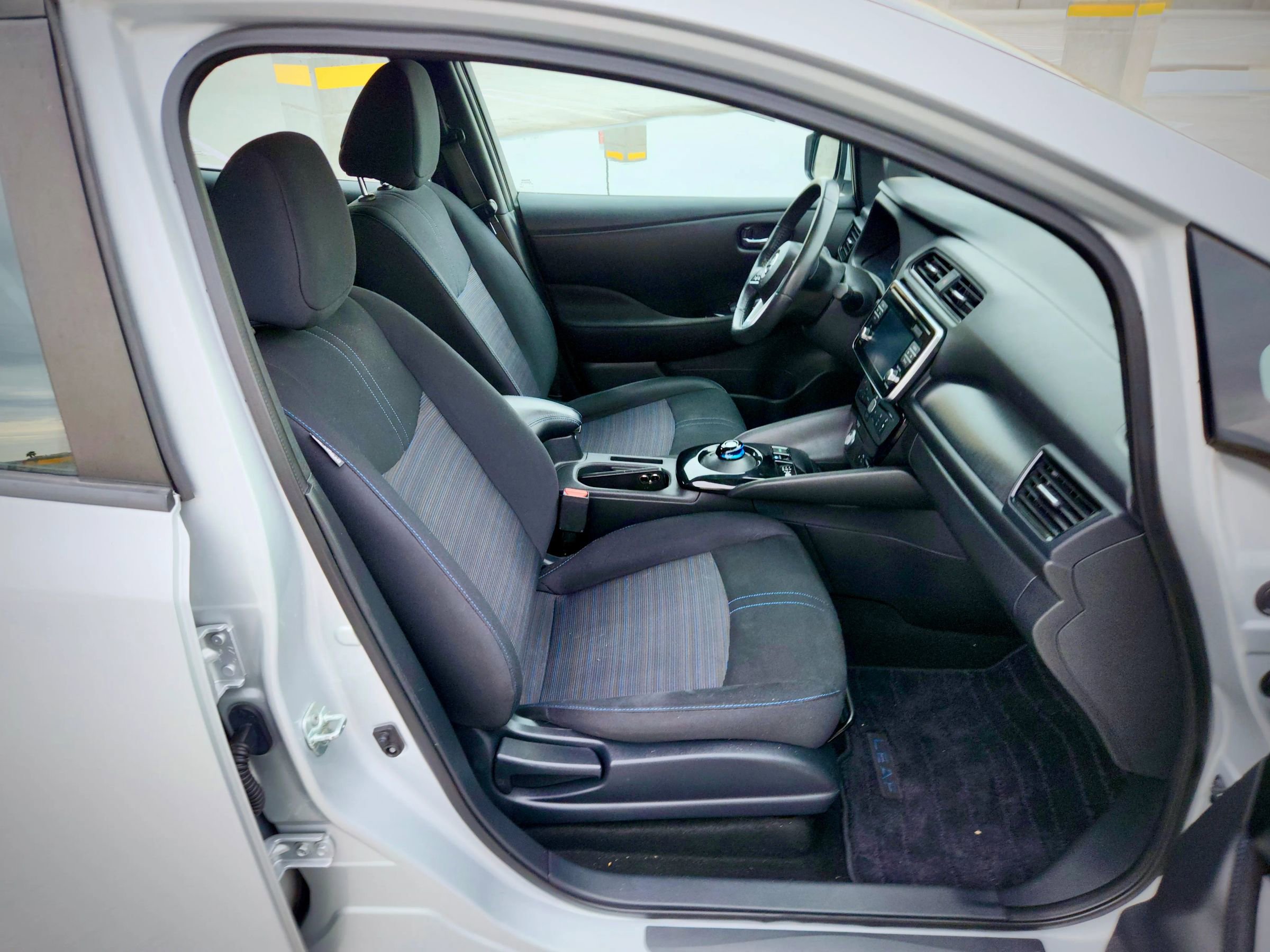 Used 2018 Nissan Leaf SV FWD image 30