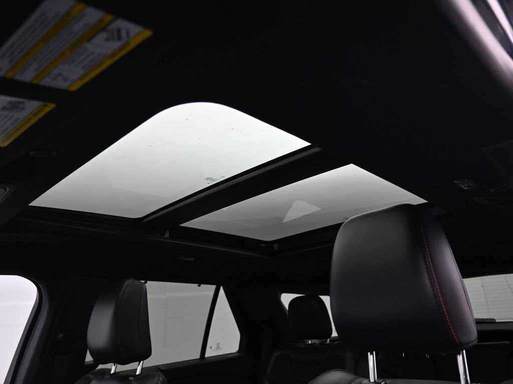 Used 2025 Ford Explorer ST image 24