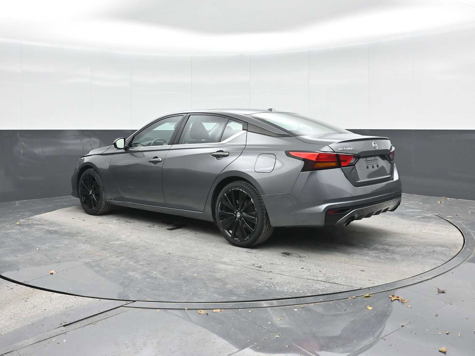 Used 2022 Nissan Altima 2.5 SR image 2