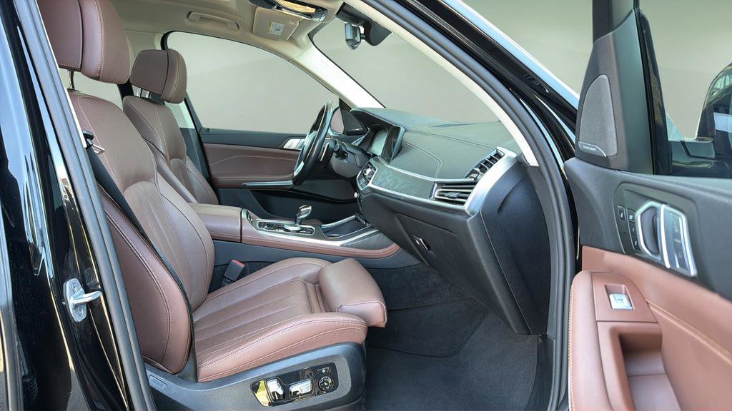 Used 2021 BMW X7 xDrive40i w/ Premium Package image 11