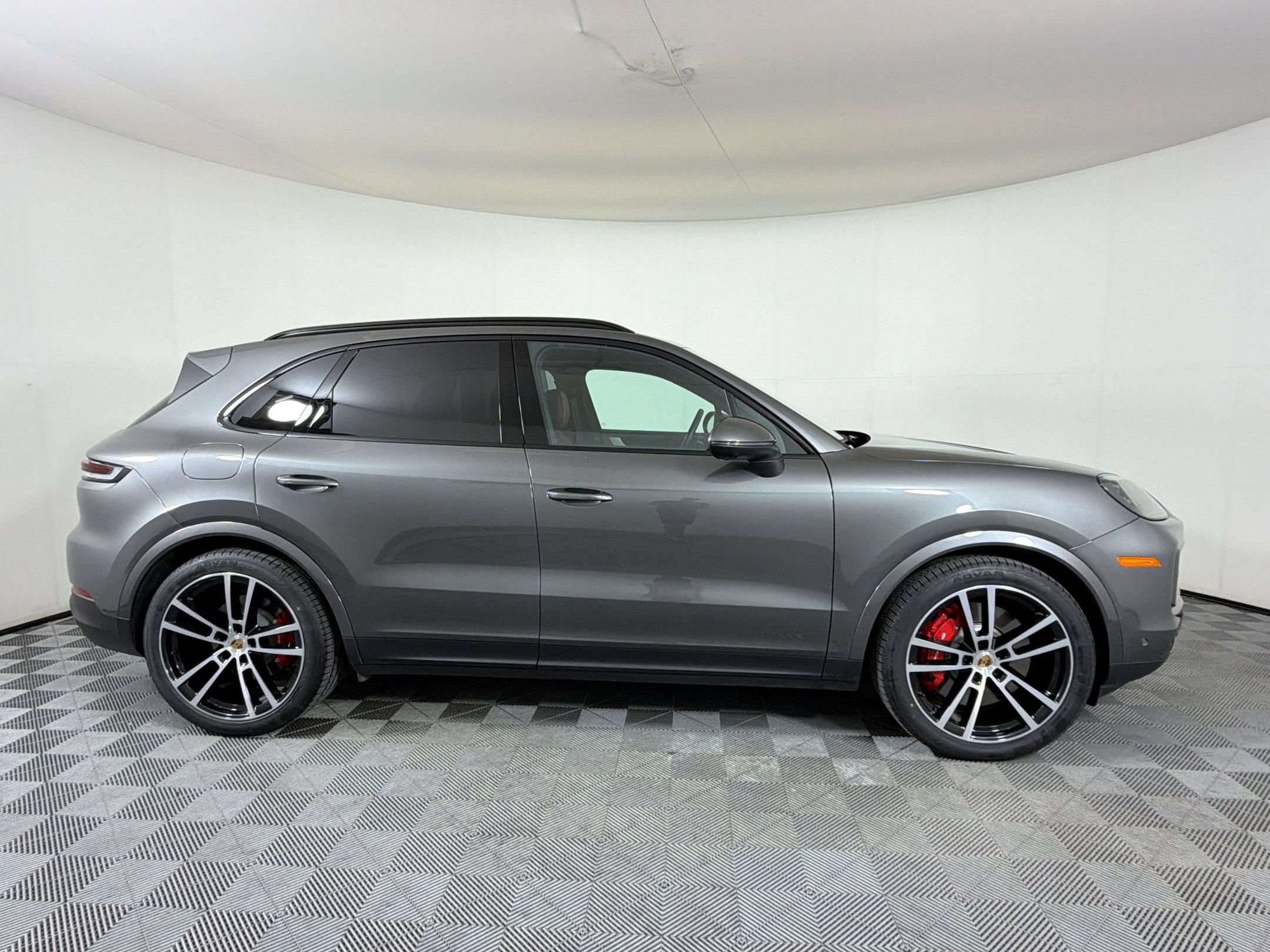 Certified 2025 Porsche Cayenne S AWD/4WD image 9