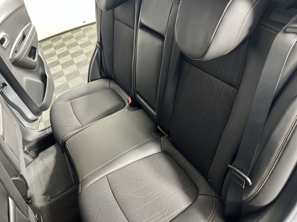 Used 2022 Chevrolet Trax LT w/ LT Convenience Package image 24