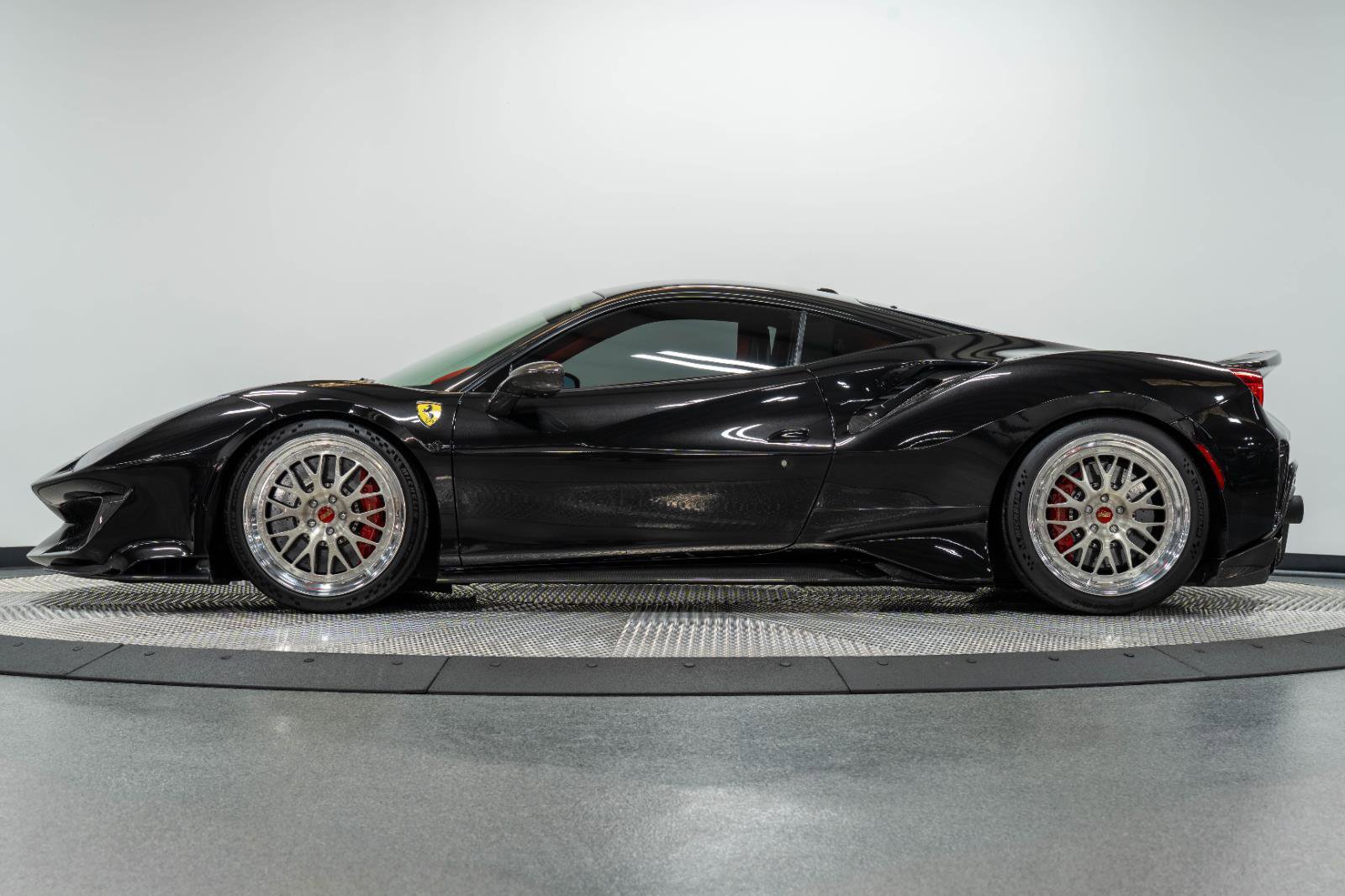 Used 2019 Ferrari 488 Pista Coupe RWD image 10