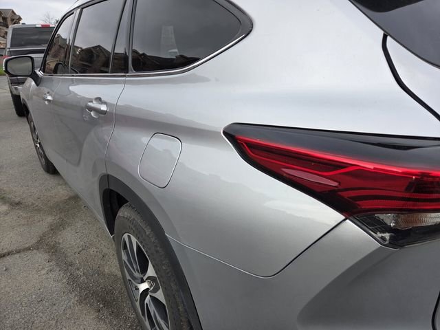 Used 2022 Toyota Highlander XLE FWD image 7