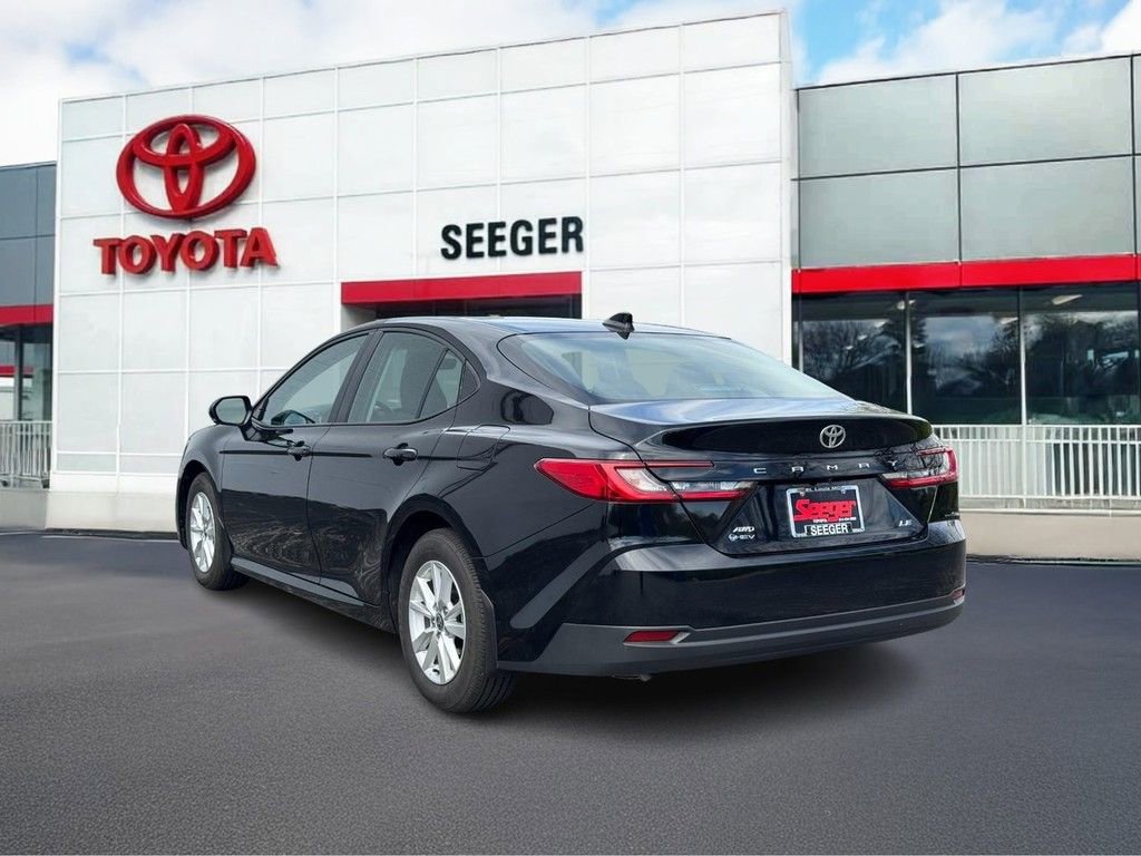 Used 2025 Toyota Camry LE w/ Convenience Package image 7