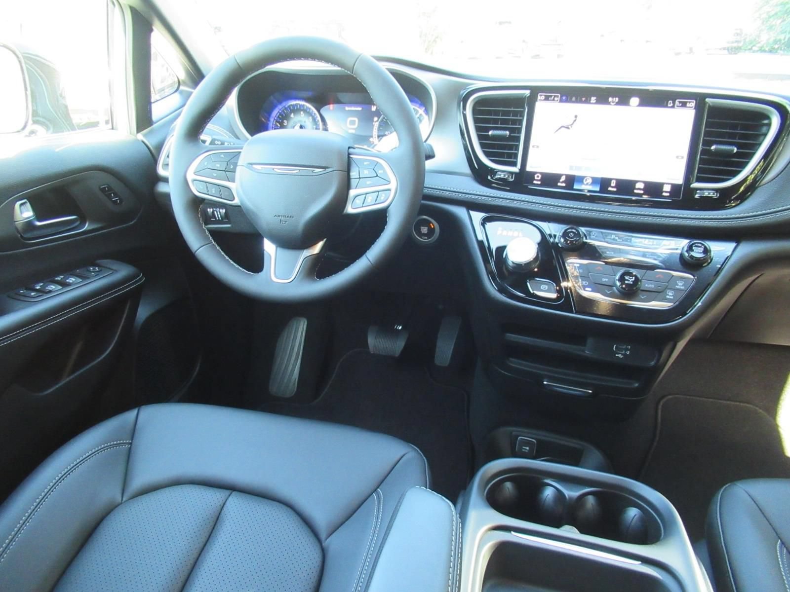 New 2027 Chrysler Pacifica Select FWD image 13