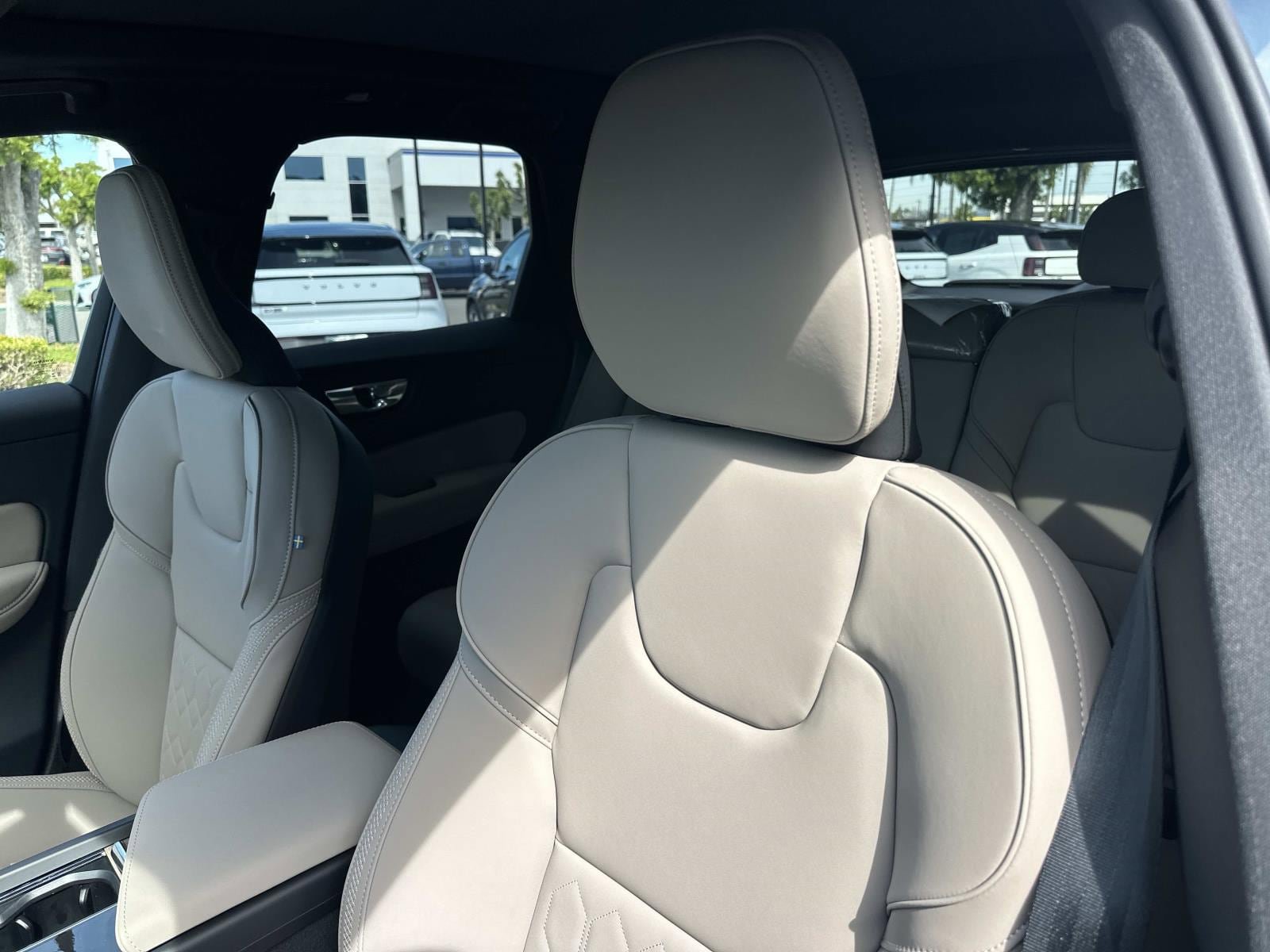 New 2026 Volvo XC60 B5 Plus w/ Protection Package Premier AWD/4WD image 15