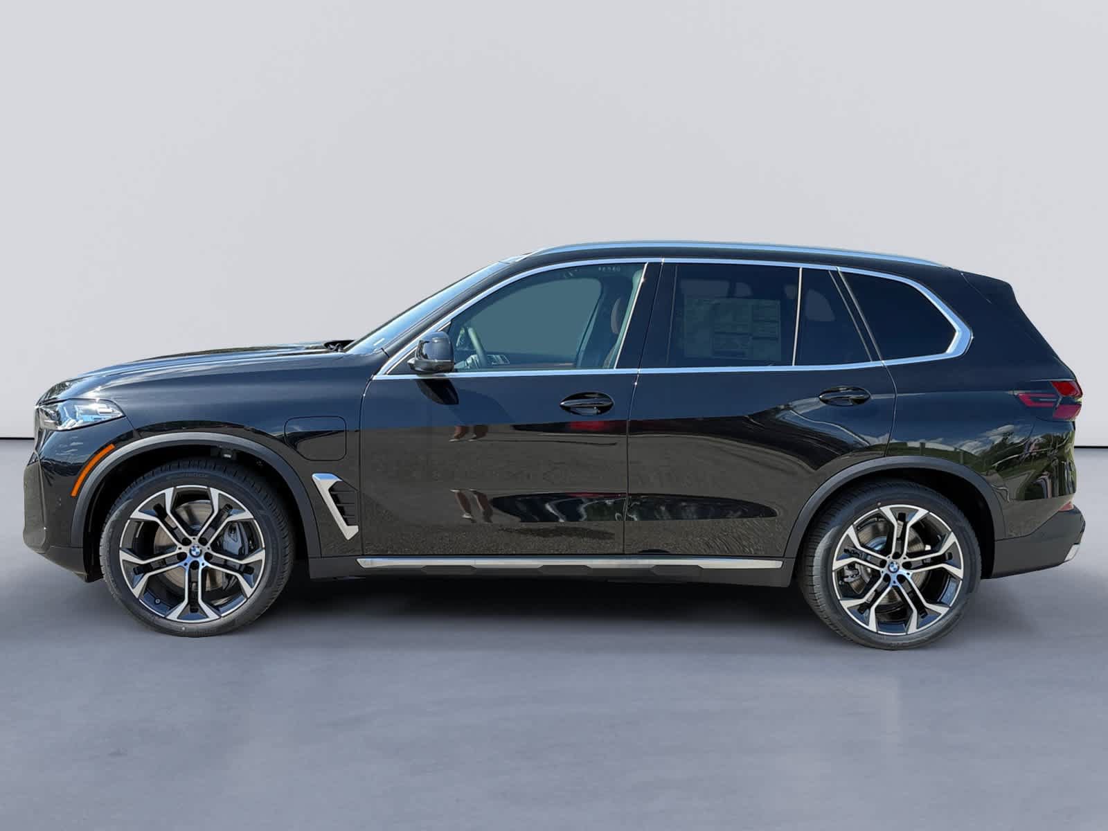 New 2026 BMW X5 xDrive50e w/ Climate Comfort Package AWD/4WD image 6