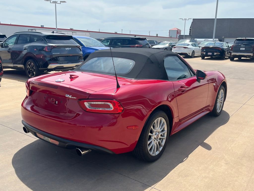 Used 2018 FIAT 124 Spider Classica w/ Technology & Siriusxm Group RWD image 3
