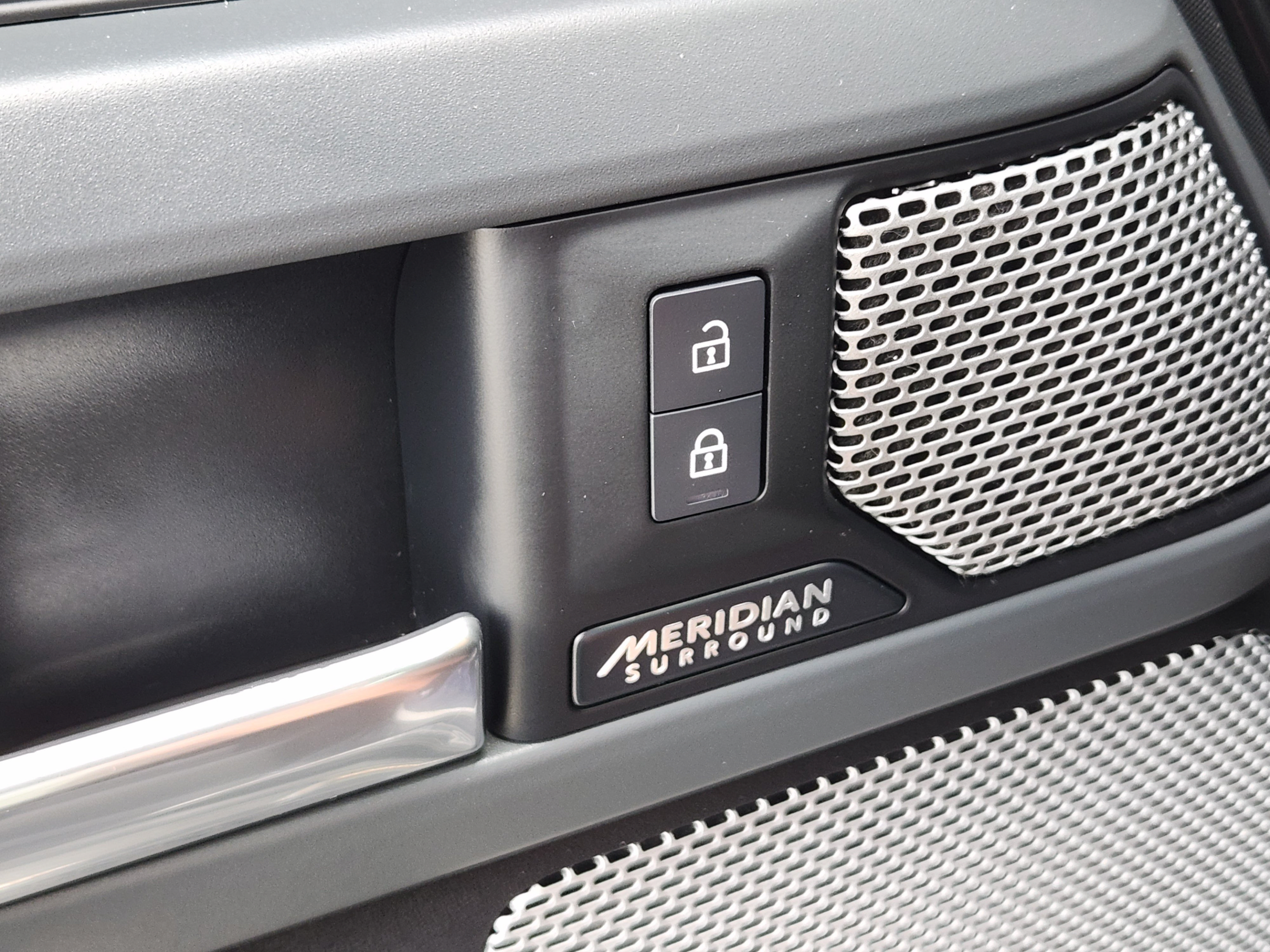 Certified 2023 Land Rover Defender 130 X AWD/4WD image 23
