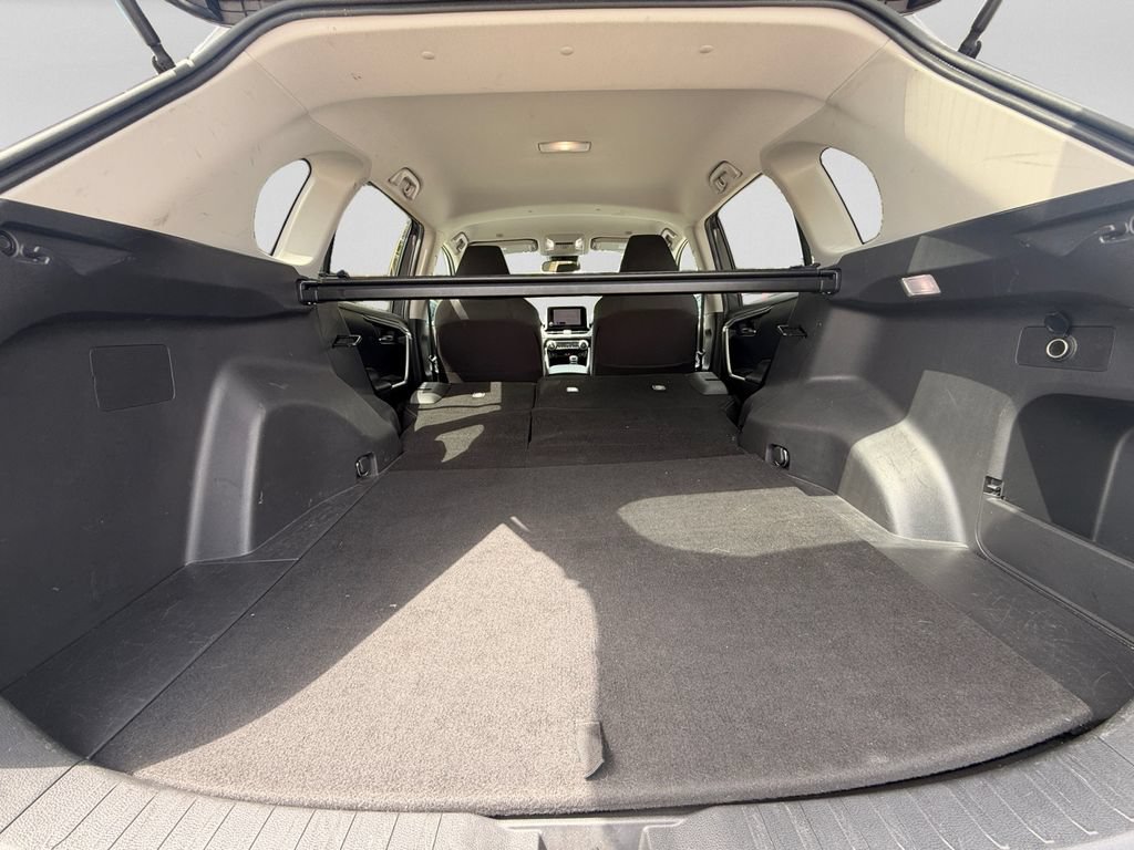 Used 2024 Toyota RAV4 XLE FWD image 29