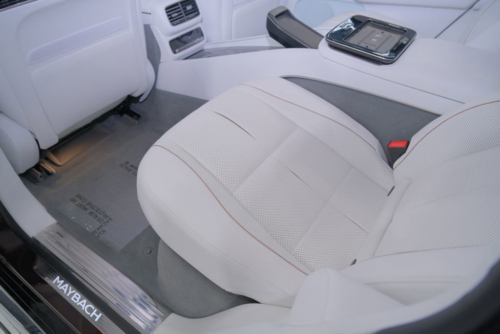 Used 2022 Mercedes-Benz Maybach GLS 600 4MATIC image 34