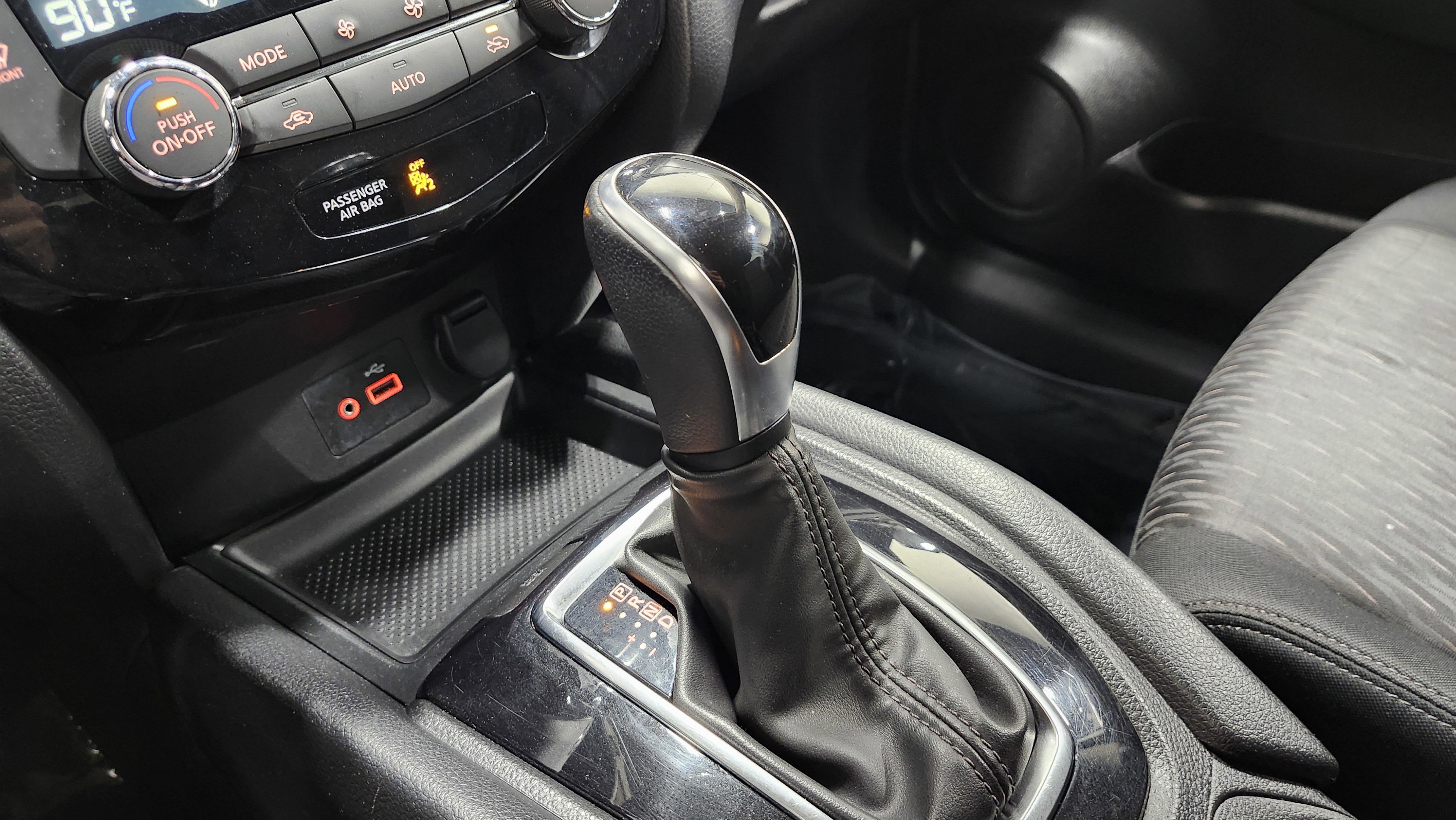 Used 2020 Nissan Rogue SV image 33