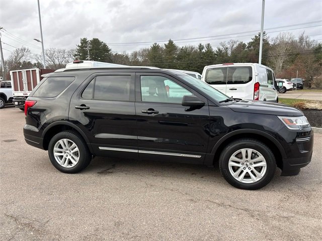 Used 2019 Ford Explorer XLT image 2