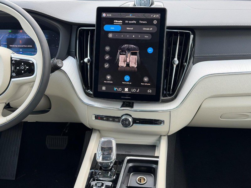 New 2026 Volvo XC60 T8 Ultra w/ Climate Package AWD/4WD image 7