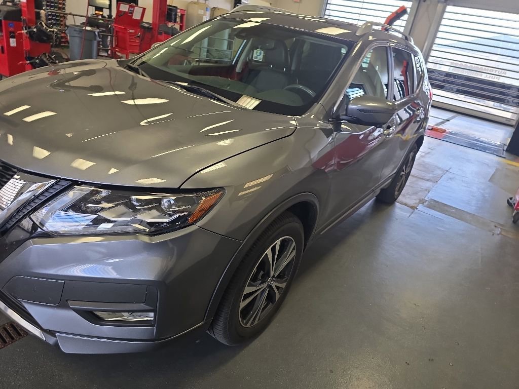 Used 2017 Nissan Rogue SL w/ SL Premium Package AWD/4WD image 4