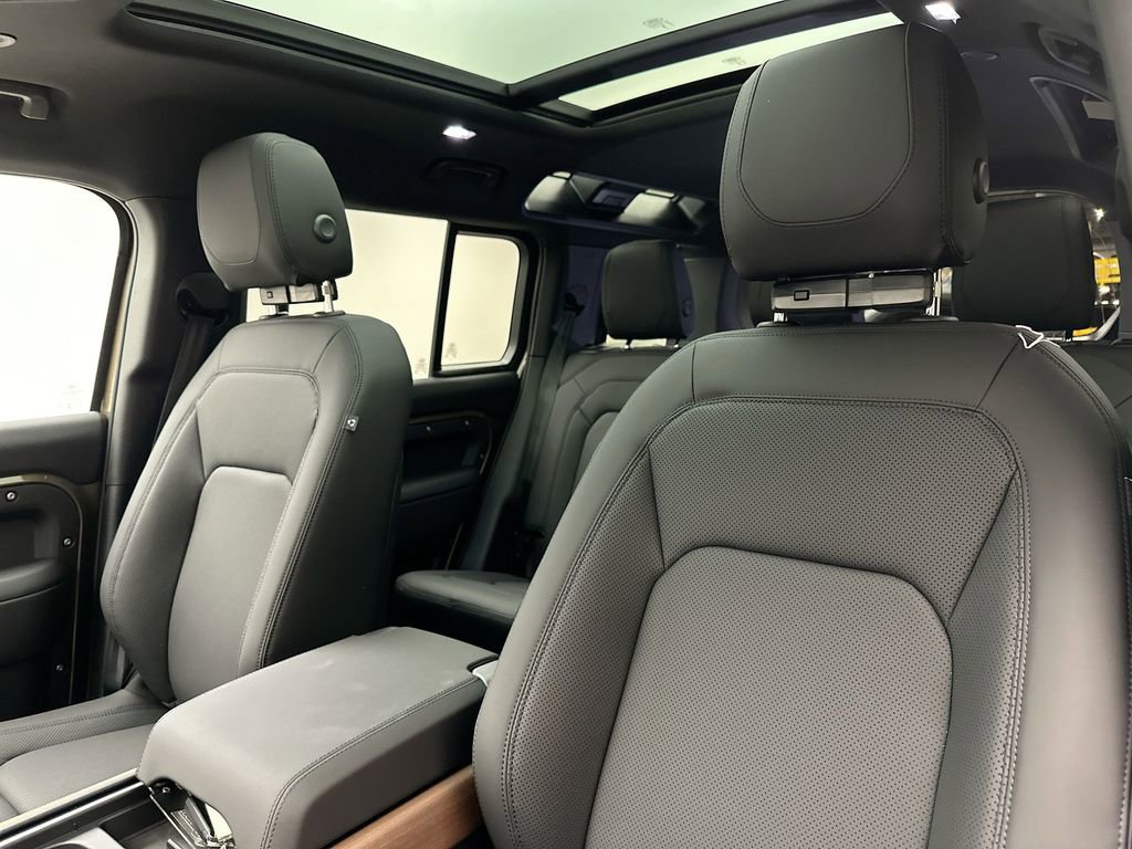 Certified 2024 Land Rover Defender 110 S AWD/4WD image 7