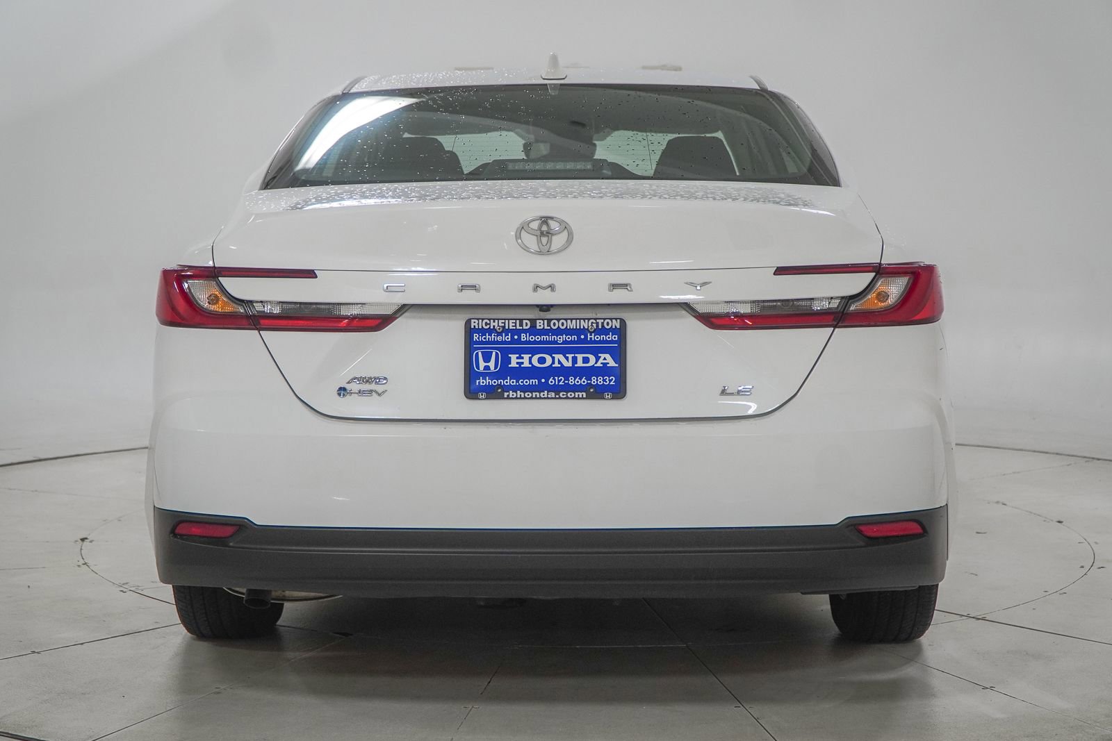Used 2025 Toyota Camry LE AWD/4WD image 9