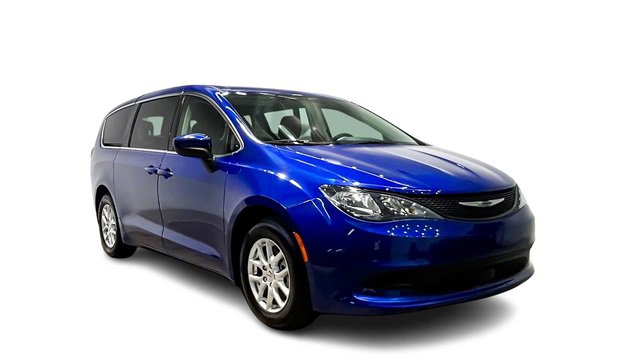 Used 2021 Chrysler Voyager LX image 3