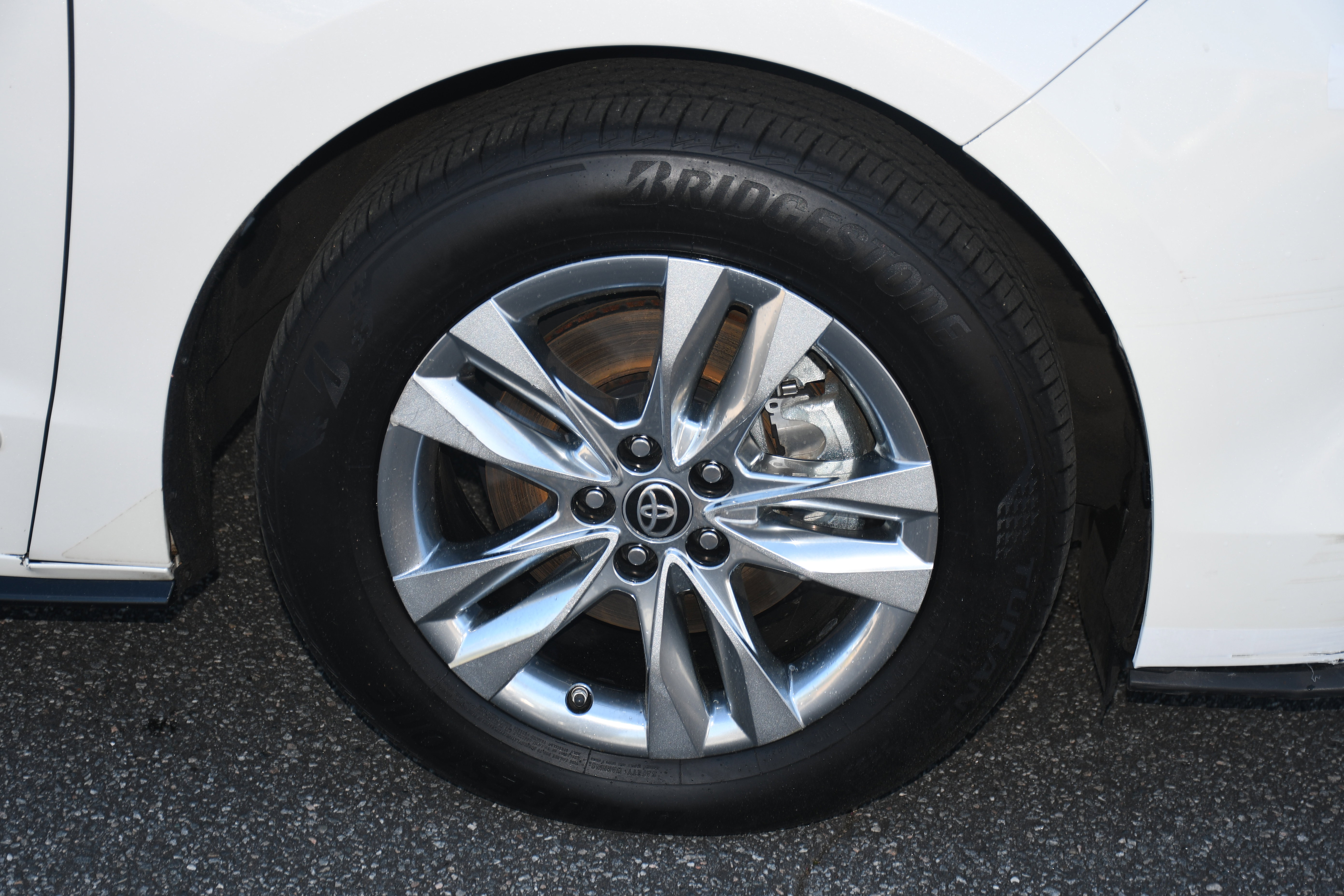 Used 2021 Toyota Sienna Limited image 23