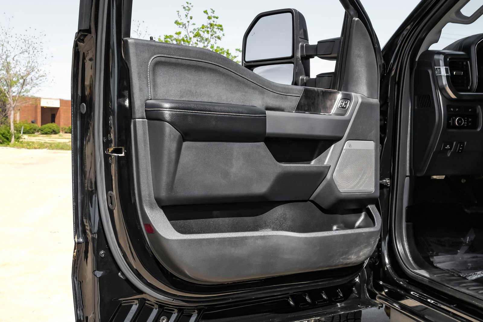 Used 2023 Ford F350 Lariat image 44