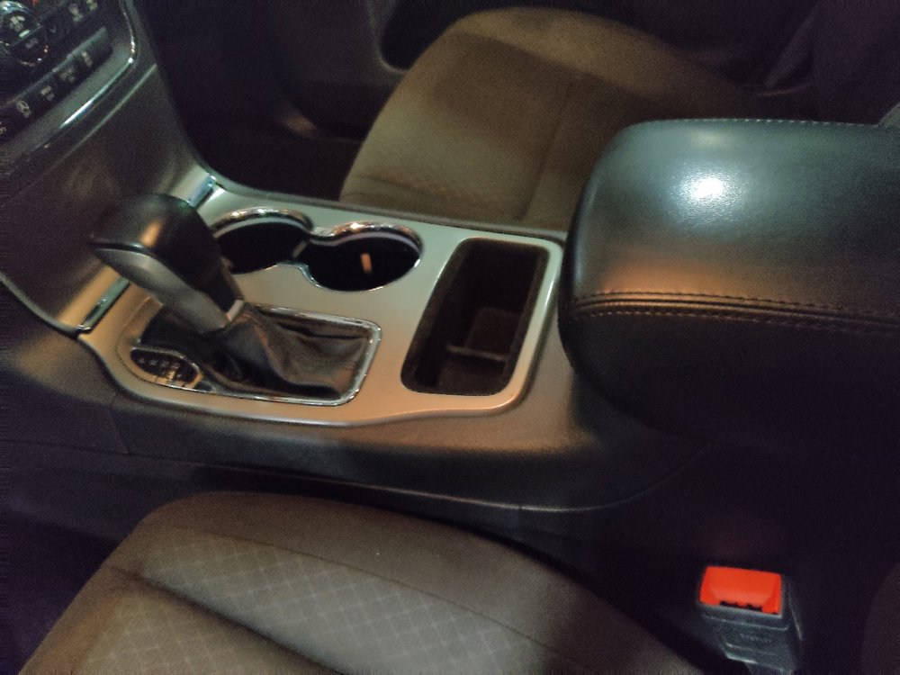 Used 2021 Jeep Grand Cherokee Laredo RWD image 26