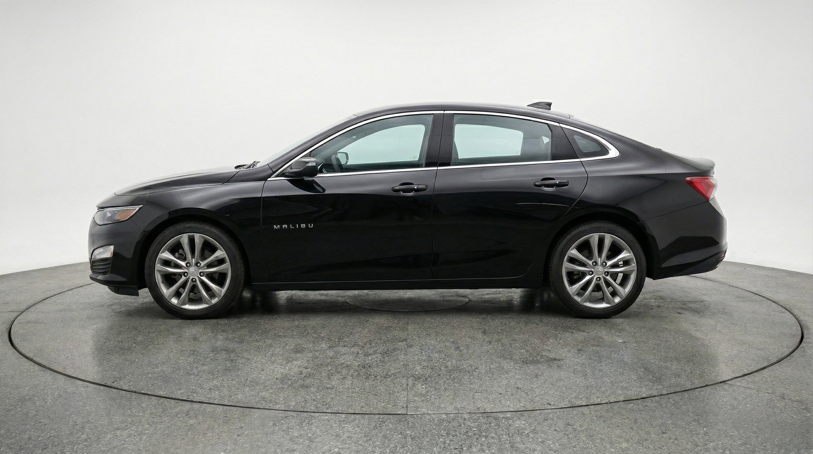 Used 2024 Chevrolet Malibu LT FWD image 5