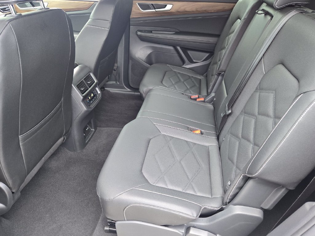 Certified 2026 Volkswagen Atlas SE w/ Panoramic Sunroof Package FWD image 12