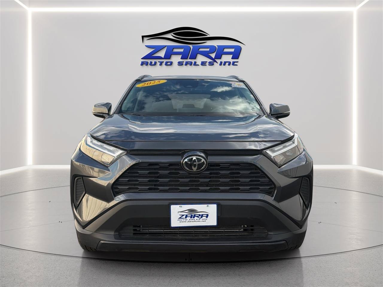 Used 2025 Toyota RAV4 XLE FWD image 2