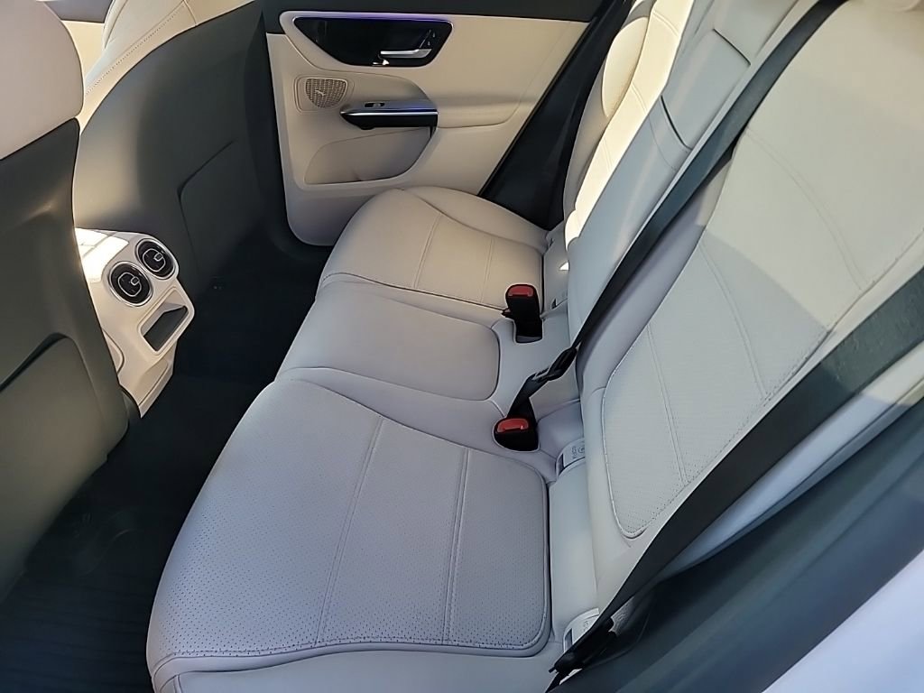 Used 2025 Mercedes-Benz GLC 300 4MATIC image 6