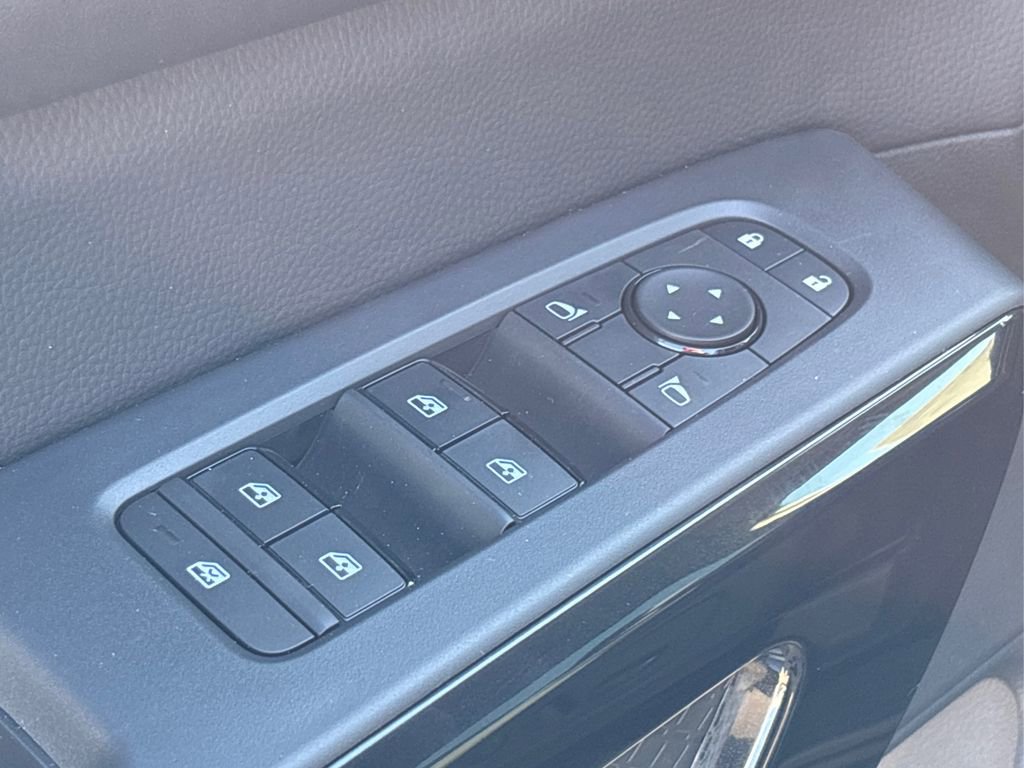 New 2025 Nissan Pathfinder SV image 36