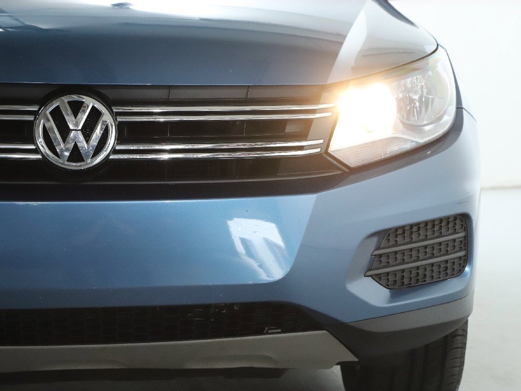 Used 2017 Volkswagen Tiguan Limited w/ Premium Package image 17