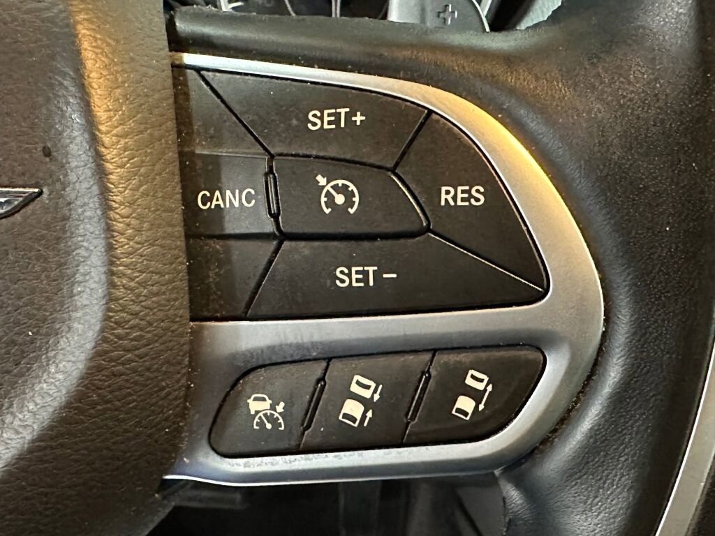 Used 2017 Chrysler 300 C Platinum w/ Safetytec Plus Group image 18