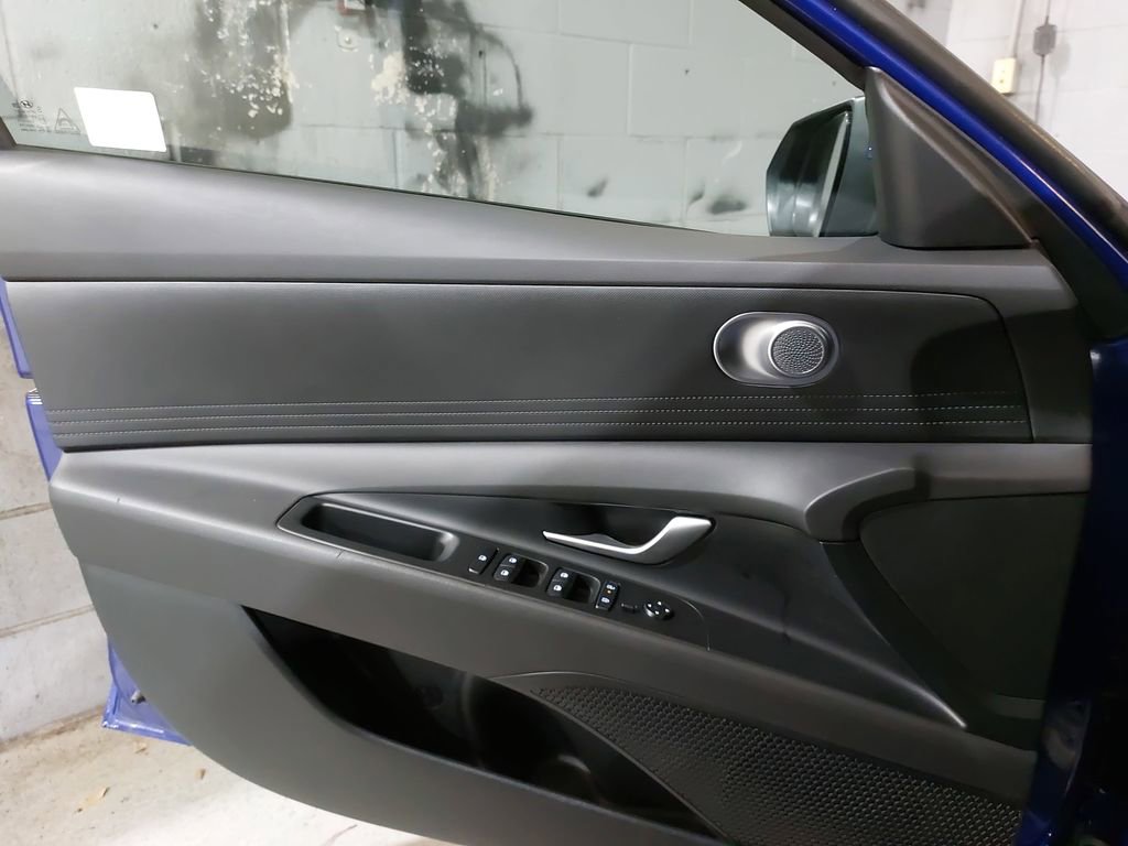 Certified 2024 Hyundai Elantra SEL image 28