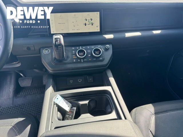 Used 2024 Land Rover Defender 110 X-Dynamic SE AWD/4WD image 17