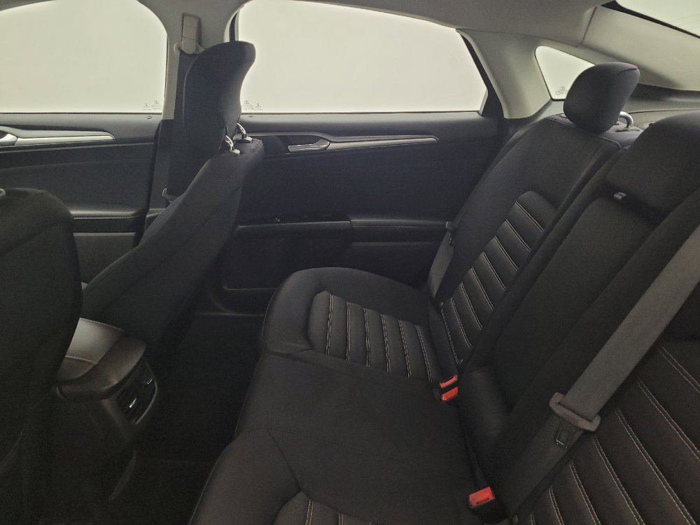 Used 2015 Ford Fusion SE FWD image 18